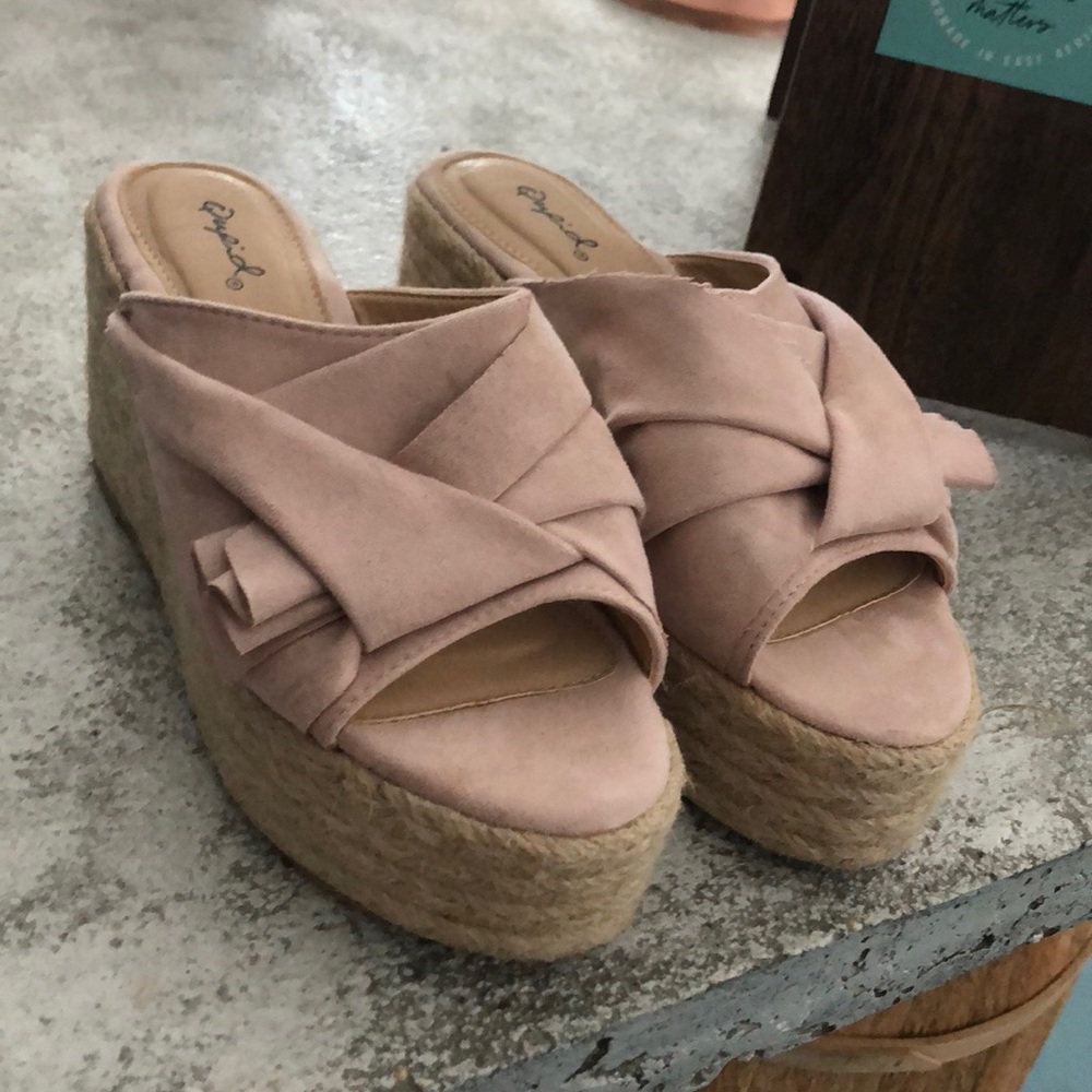 Women’s blush pink wedges